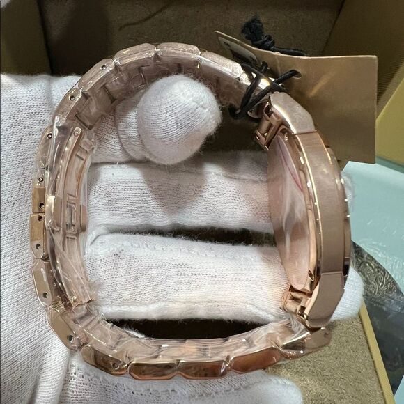 NIB Brown Dial Rose Gold Burberry Watch - Picture 3 of 16